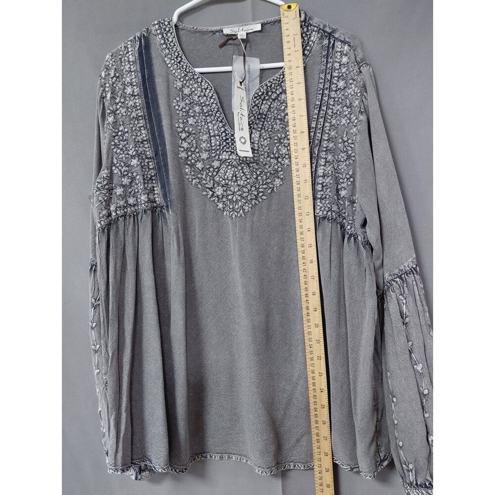 NWT Solitaire Gray Embroidered Beaded V-Neck Blouse Women Size XL - Picture 8 of 10